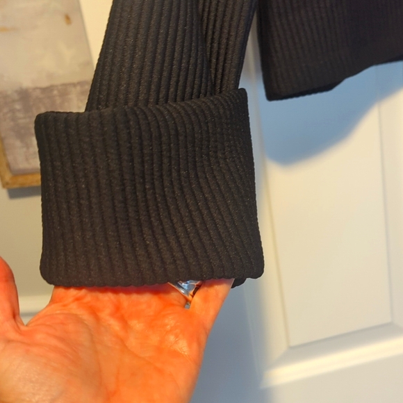 NWT Kenneth Cole black cropped turtleneck. Size M - Picture 5 of 10